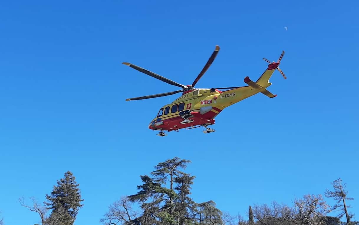 Escursionista francese di 72 anni trovato morto sulle Alpi Apuane | Sky ...