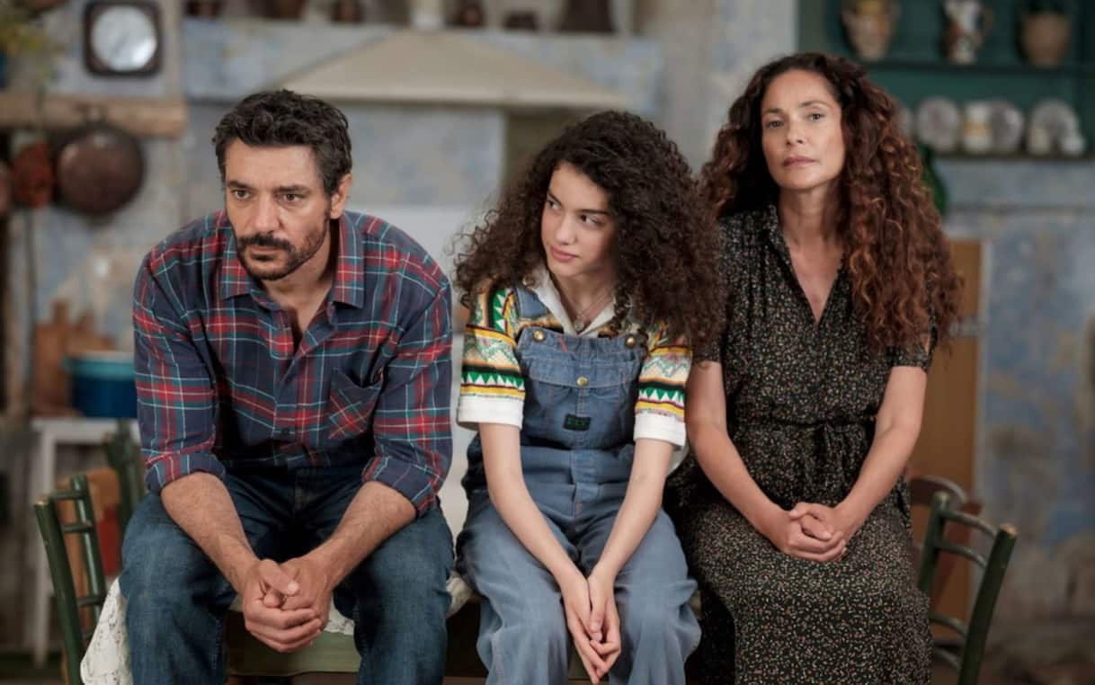 Storia di una famiglia perbene, il cast della serie tv con Giuseppe ...
