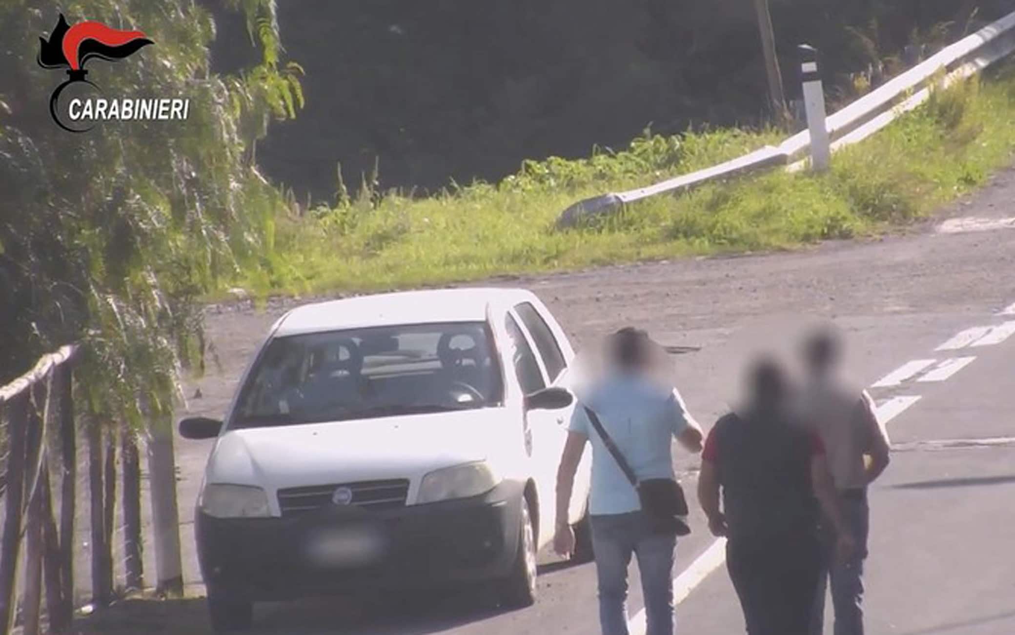 Un fermo immagine tratto da un video dei carabinieri di Siracusa, 16 giugno 2022: Su delega della Procura distrettuale di Catania, i carabinieri del Ros e del comando provinciale di Siracusa hanno eseguito un'ordinanza di custodia cautelare nei confronti di 56 indagati ritenuti, con alto grado di probabilità, di essere affiliati o contigui alle famiglie mafiosa Santapaola-Ercolano, di Caltagirone e Ramacca e al clan Nardo di Lentini. Il provvedimento è stato eseguito da oltre 400 militari a Catania, Ramacca, Vizzini, Caltagirone e San Michele di Ganzaria, e in tre paesi del Siracusano: Lentini, Carlentini e Francofonte.ANSA/CARABINIERI EDITORIAL USE ONLY NO SALES
