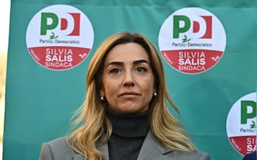 La candidata per la coalizione di centrosinistra alla carica di sindaca di Genova, Silvia Salis, durante un evento elettorale nel quartiere di Sestri Ponente a Genova, 31 marzo 2025.
ANSA/LUCA ZENNARO