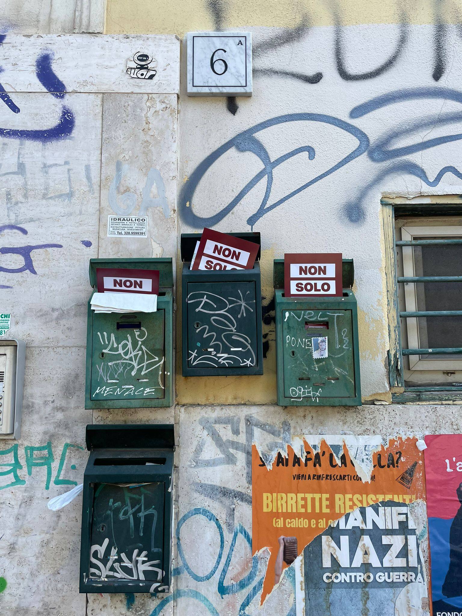 Volantini "Non solo esami" a Roma