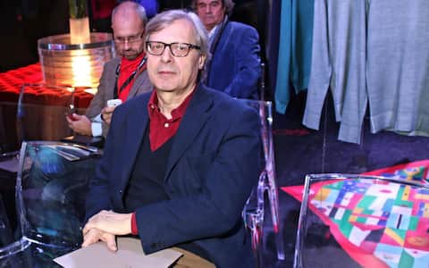 Vittorio Sgarbi allo stand Cruciani  all' interno di Pitti immagine uomo, Firenze  7 gennaio 2014 
ANSA/MAURIZIO DEGL' INNOCENTI