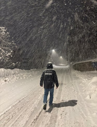 La bufera di neve che si sta abbattendo dal 22 dicembre a Prato Nevoso, nel Cuneese, in Piemonte.