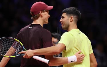 epa12639943 Carlos Alcaraz (R) of Spain hugs Jannik Sinner of Italy after winning the Hyundai Card Super Match in Incheon, South Korea, 10 January 2026.  EPA/HAN MYUNG-GU