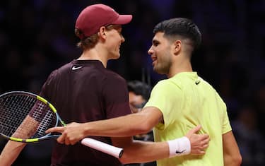 epa12639943 Carlos Alcaraz (R) of Spain hugs Jannik Sinner of Italy after winning the Hyundai Card Super Match in Incheon, South Korea, 10 January 2026.  EPA/HAN MYUNG-GU