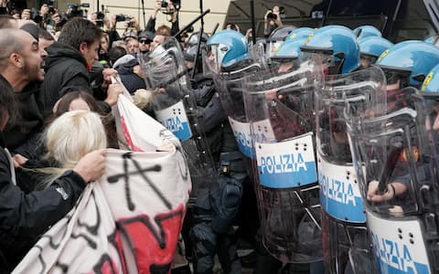 Manifestazione e corteo contro 'riarmo, caro carburante e data center. Torino 24 ottobre 2026 ANSA/TINO ROMANO