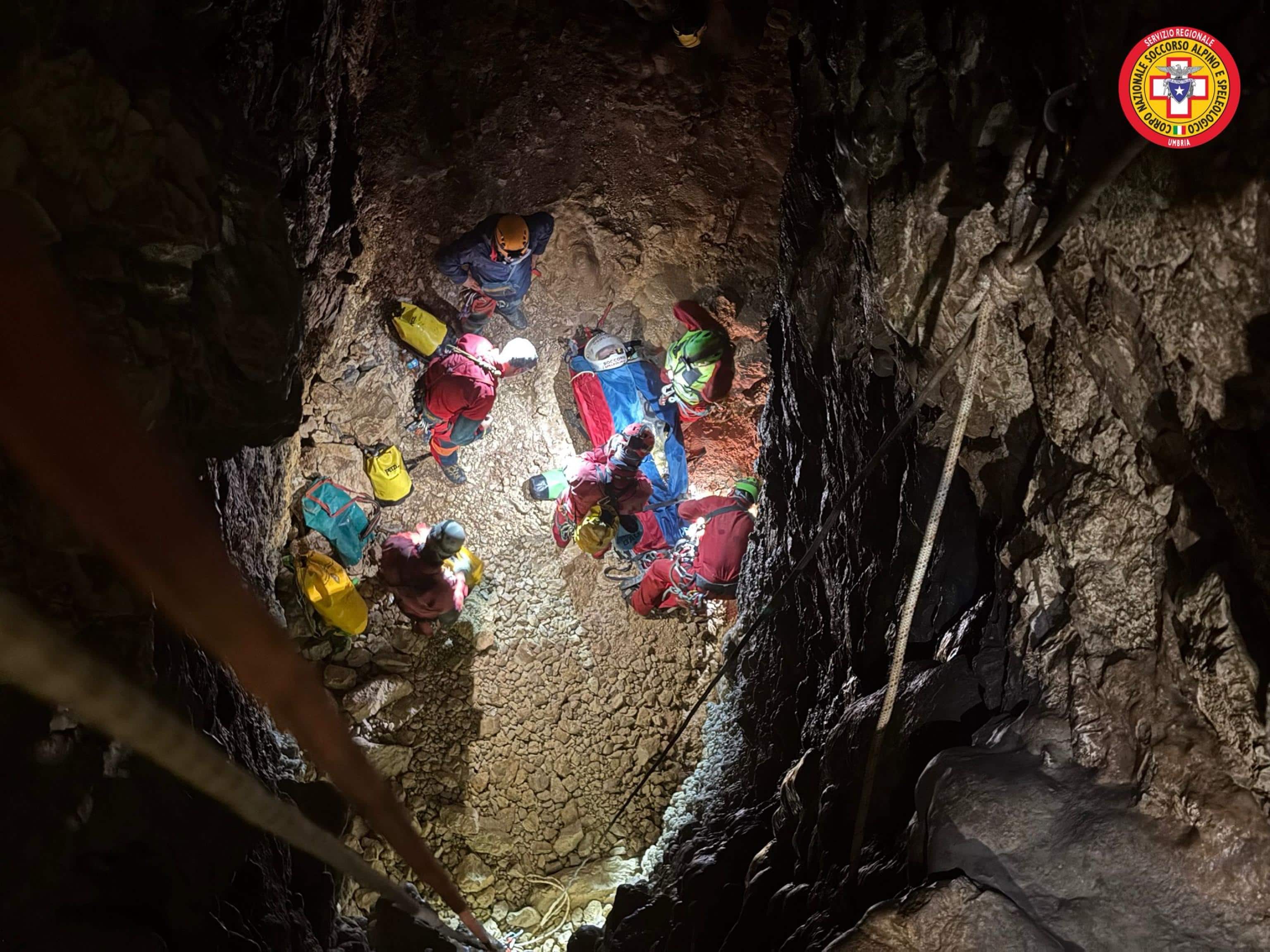Soccorsa speleologa infortunata a 100 metri di profondità nello spoletino, 30 marzo 2026. ANSA/US Soccorso alpino e speleologivo +++ NPK +++ NO SALES, EDITORIAL USE ONLY +++ 