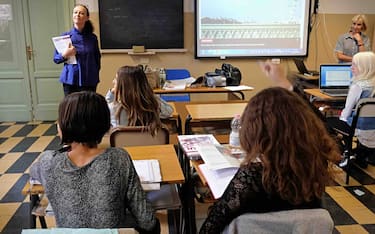 studenti e insegnante in classe