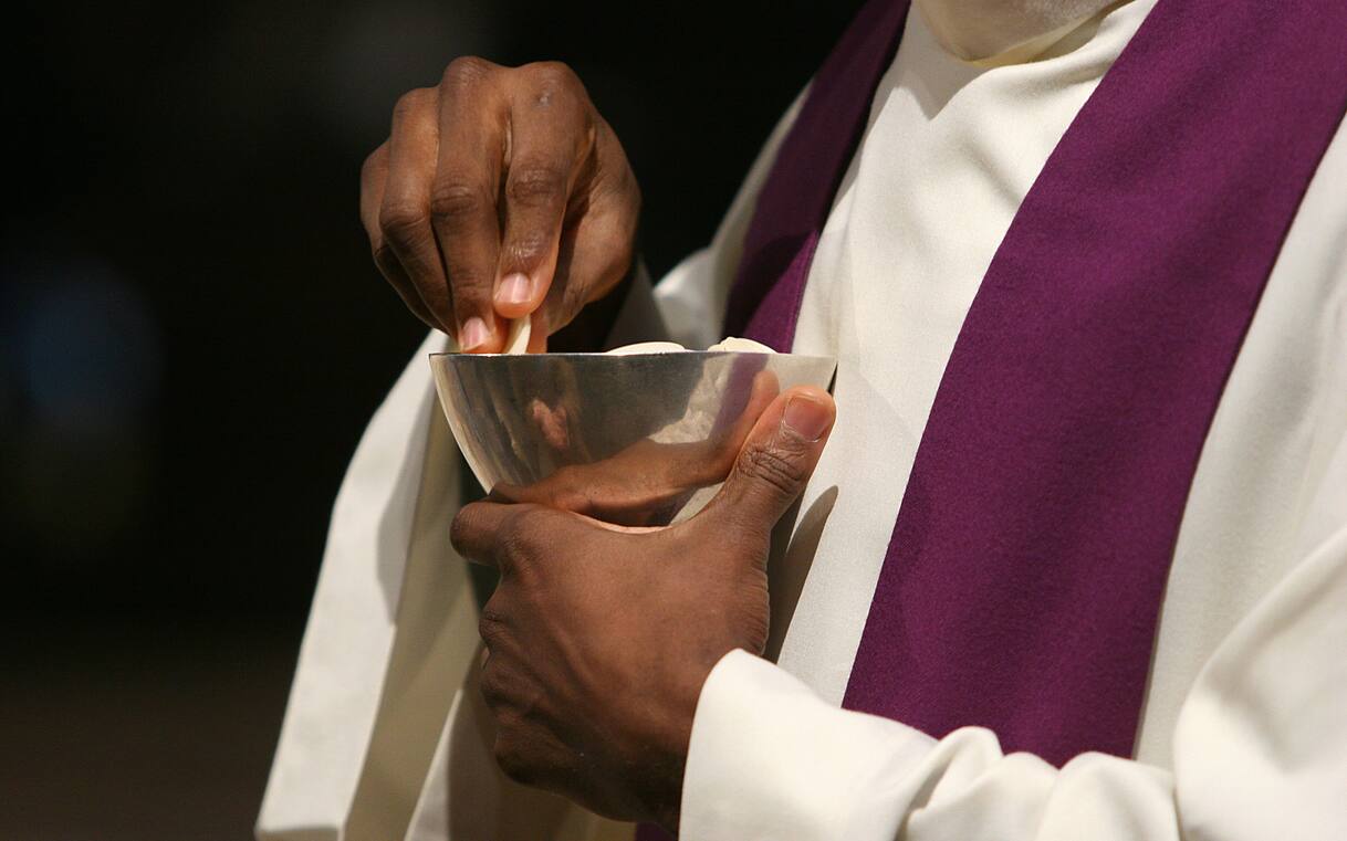 Camerun, rapito e ucciso un sacerdote cattolico | Sky TG24