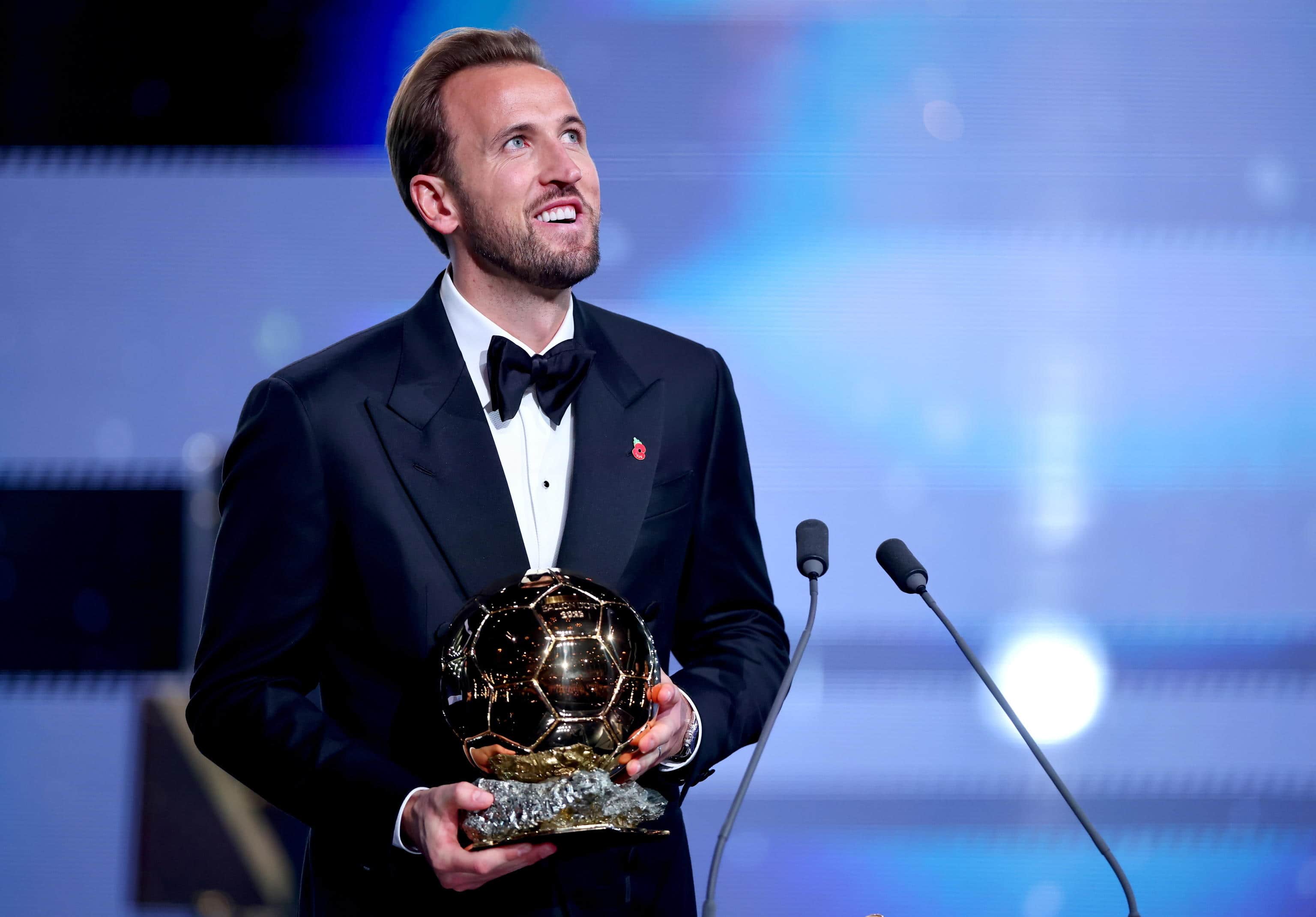 epa13333524 England captain Harry Kane wins the Men's Ballon d'Or at the 2026 Ballon d'Or awards ceremony at the London Palladium Theatre, London, Great Britain, 26 October 2026. It is the 70th edition of the annual ceremony.  EPA/TOLGA AKMEN