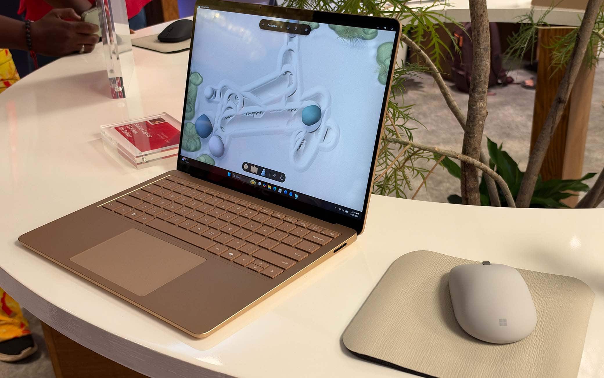 Il nuovo Surface Laptop da 13,8 pollici con chip Snapdragon X2 Elite