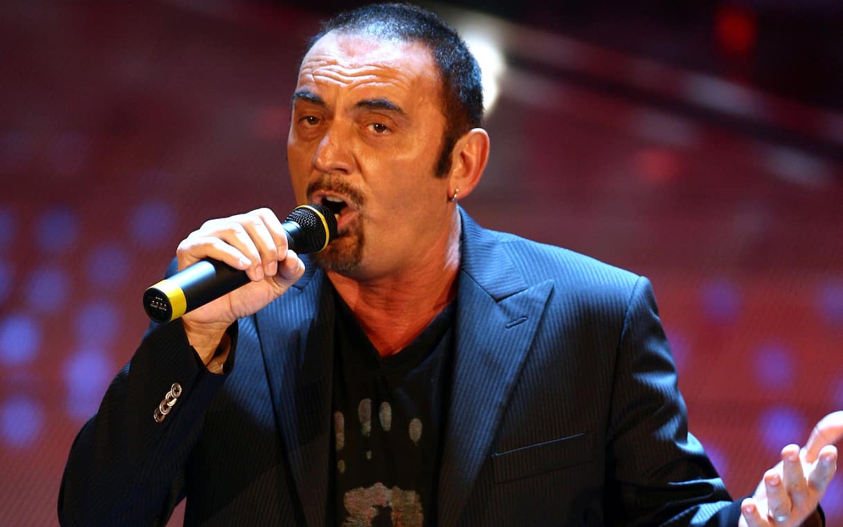 Mango nasceva 70 anni fa, le sue canzoni più famose da 'La Rondine' a ...