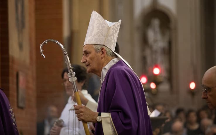Il cardinale Matteo Zuppi durante i funerali di Flavia Franzoni Prodi nella chiesa di San Giovanni in Monte a Bologna, 16 giugno 2023.
 ANSA/MAX CAVALLARI