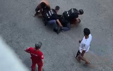 Il 43enne di origine marocchina morto a Bologna, mentre viene bloccato a terra da due agenti che cercano di ammanettarlo, Bologna, 19 luglio 2026. ANSA