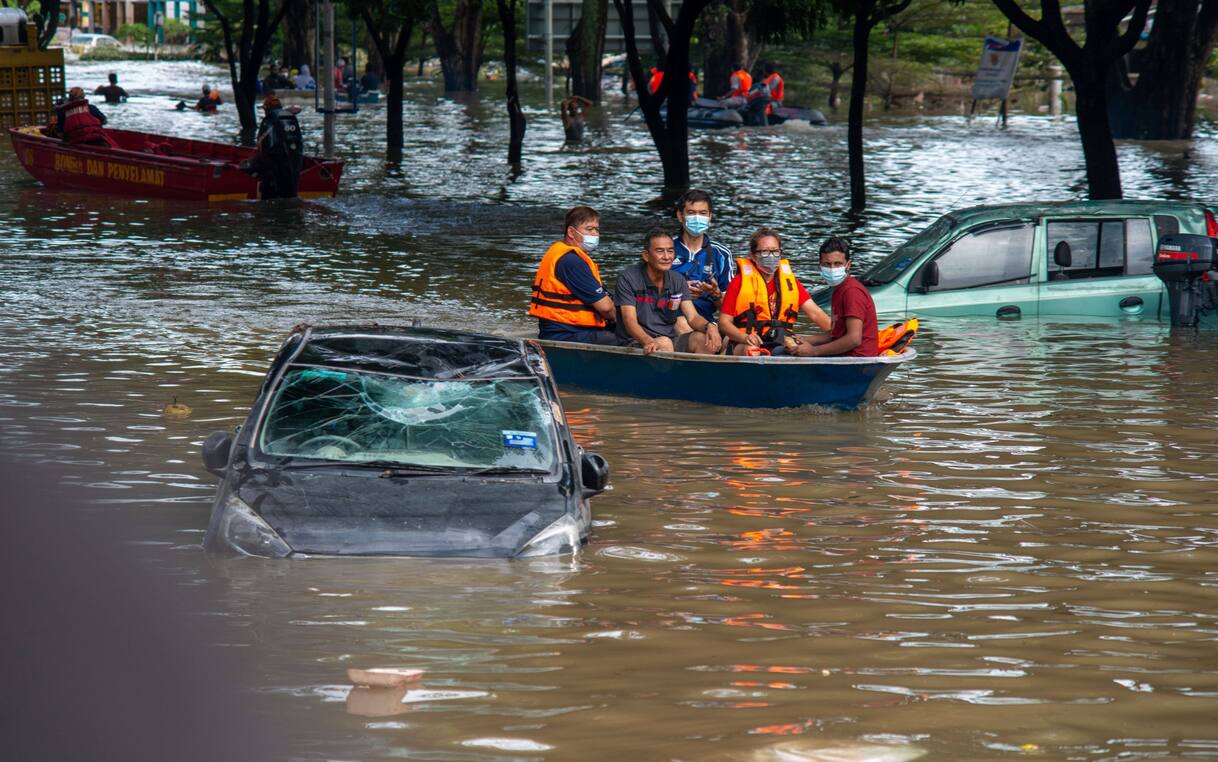 Malesia, alluvione e inondazioni: oltre 25 mila persone evacuate | Sky TG24 