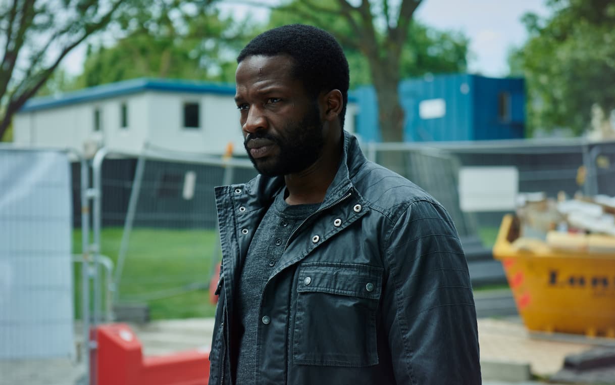 gangs-of-london-le-foto-del-finale-di-stagione-della-serie-tv-in-onda