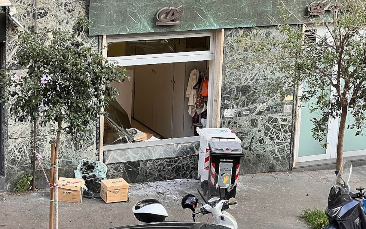 Napoli, rapina ad una filiale di 