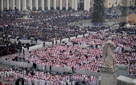 Papa Ratzinger, oggi i funerali di Benedetto XVI a San Pietro. FOTO ...