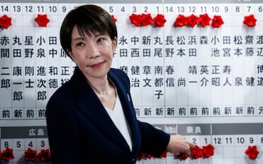 epa12716247 Japan's Prime Minister Sanae Takaichi, leader of the ruling Liberal Democratic Party (LDP), places a red paper rose on the name of an elected candidate at the LDP headquarters on general election day in Tokyo, Japan, February 8, 2026.  EPA/Kim Kyung-Hoon / POOL