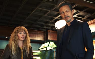 Natasha Lyonne e Benjamin Bratt