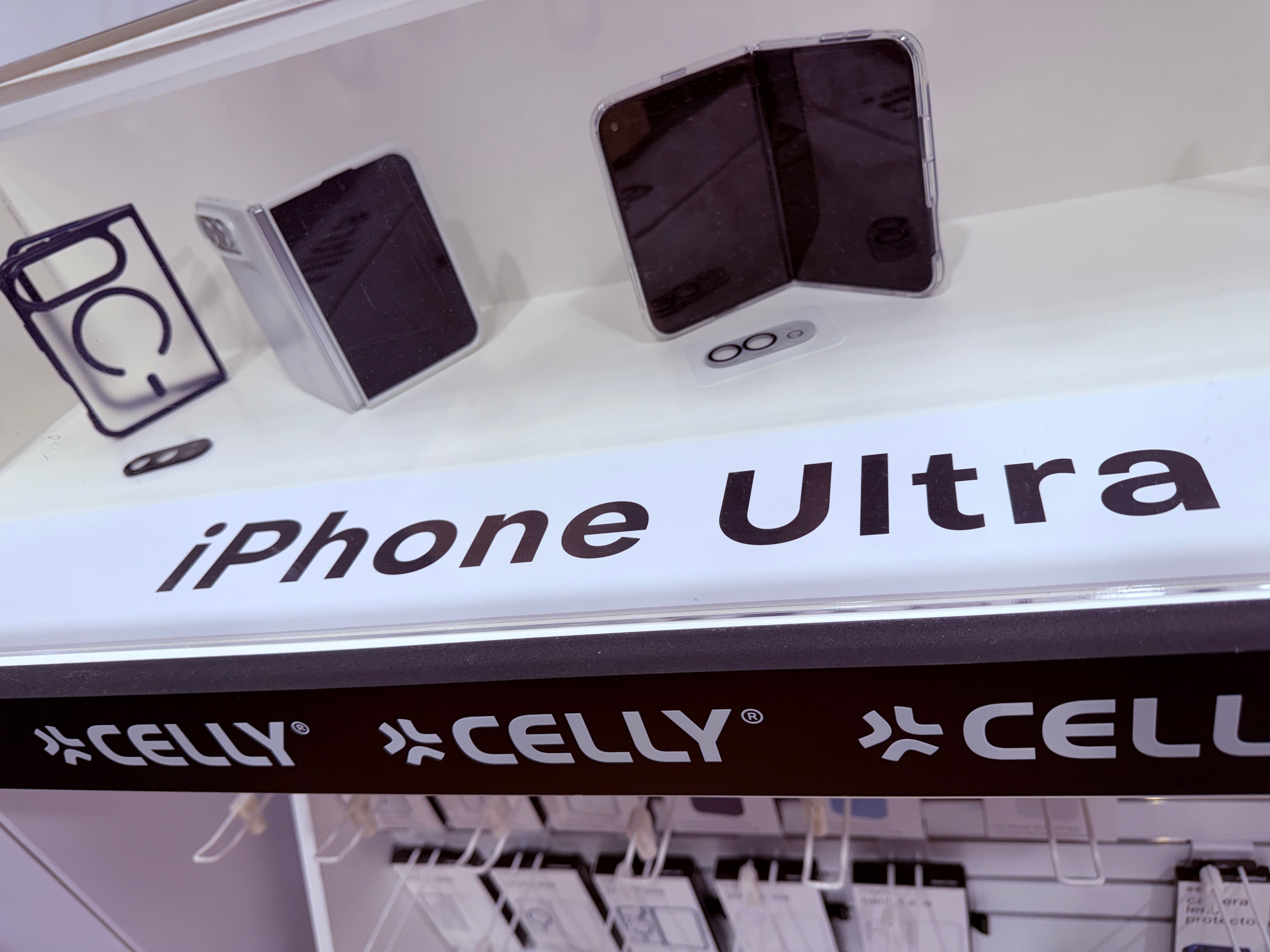 Molte le cover di iPhone Ultra (si chiamerà Ultra?) in mostra all'IFA di Berlino Cover iPhone Ultra