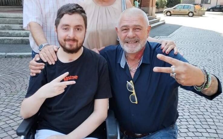 Nicolò Maja in posa con il sindaco di Samarate, Enrico Puricelli
