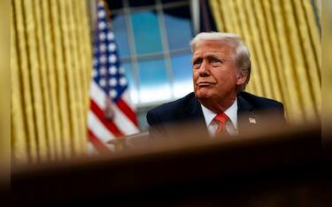 epa11887143 US President Donald Trump during an executive order signing in the Oval Office of the White House in Washington, DC, USA, on 10 February 2025.Trump ordered a 25% tariff on steel and aluminum imports  EPA/AL DRAGO / POOL