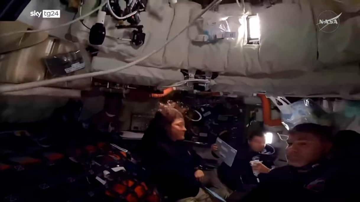 Missione Artemis II i 4 astronauti in viaggio verso la Luna | Video Sky ...