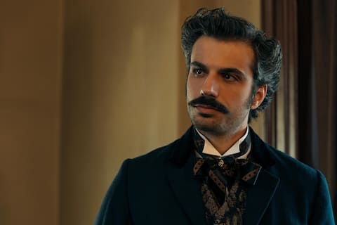 La Legge Di Lidia Poët. Gianmarco Saurino as Fourneau in episode 301 of La Legge Di Lidia Poët. Cr. Lucia Iuorio/Netflix © 2026