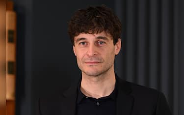 Lino Guanciale nel corso del photocall di L'invisibile - La cattura di Matteo Messina Denaro a Roma, 27 gennaio 2026. Una serie in due serate in prima visione su Rai1 martedì 3 e mercoledì 4 febbraio. 
ANSA/MAURIZIO BRAMBATTI