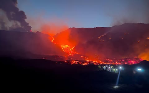 The leading edge of Etna s lava flow, descended to an elevation of about 1,300 meters on the sea level, where it encountered vegetation and set some areas ablaze. Catania, 13 August 2026. ANSA/EMILIO MESSINA