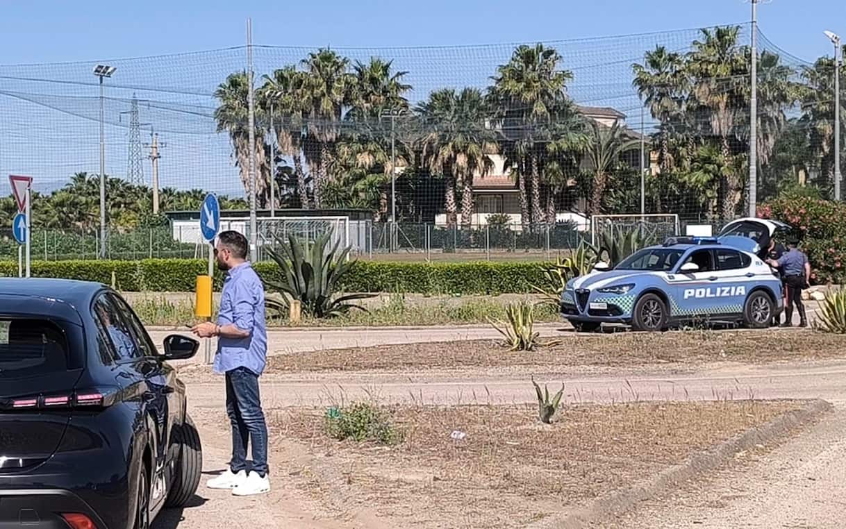 Incidente nel Foggiano, fuggono a posto di blocco e si schiantano: morto 16enne, 4 feriti