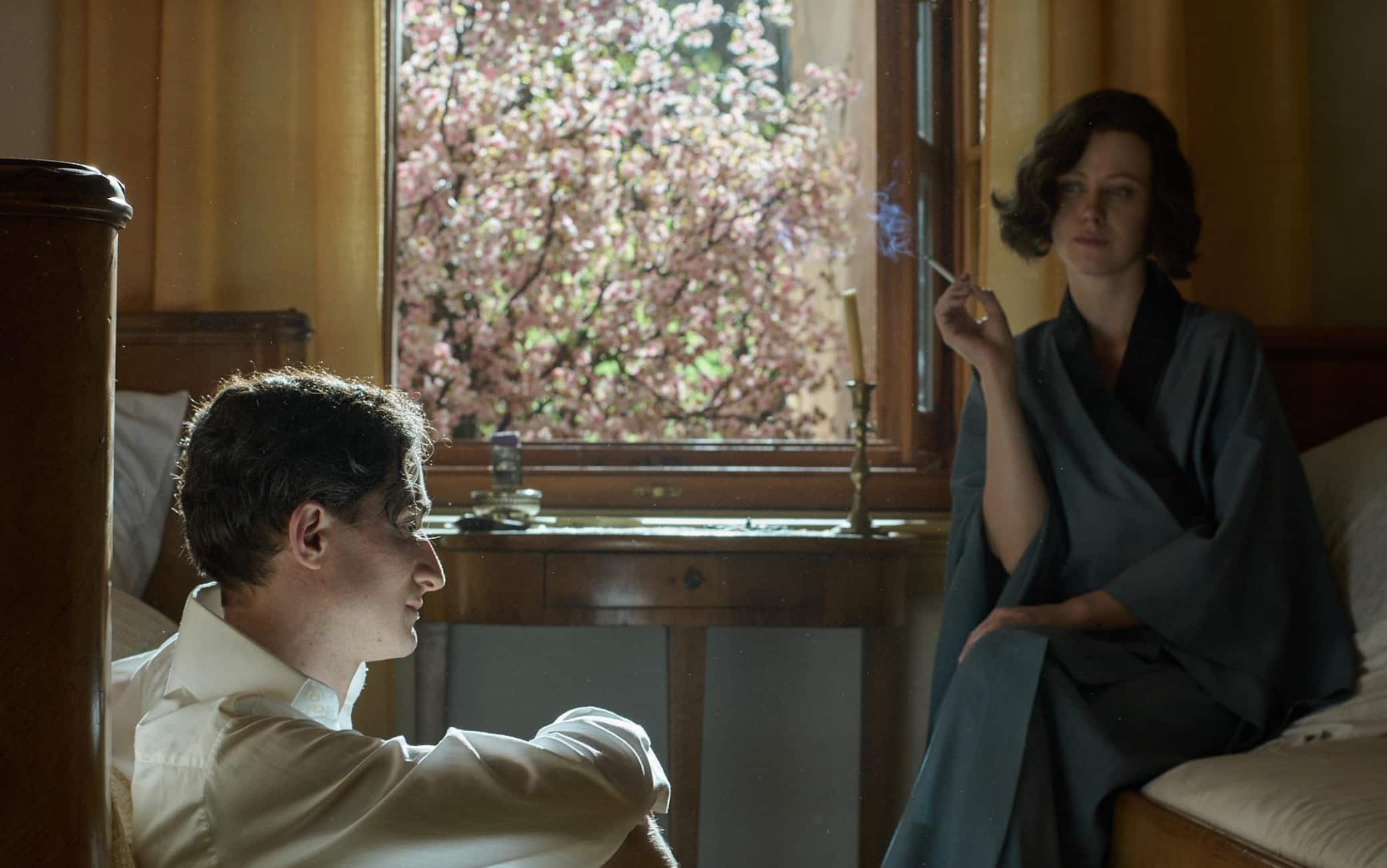 Idan Weiss e Jenovéfa Boková in una scena del film