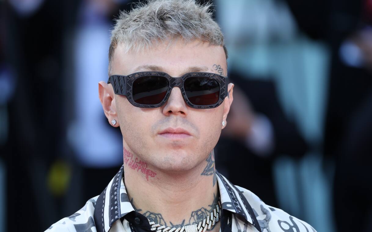 Lazza è il primo rapper solista con album certificato disco di diamante ...