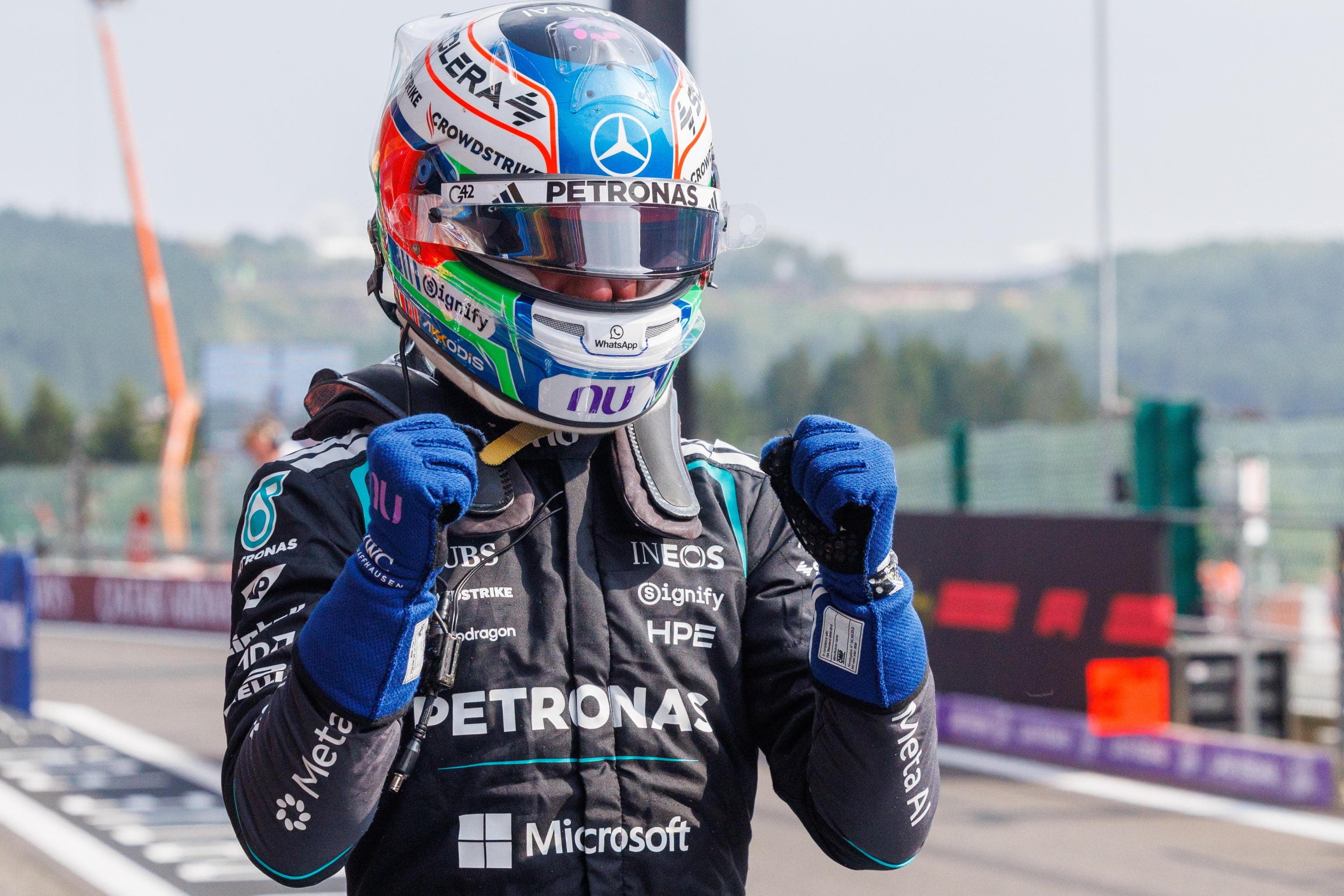 epa13119025 Pole setter Mercedes driver Andrea Kimi Antonelli of Italy celebrates after the Qualifying for the Formula One Belgian Grand Prix, in Francorchamps, Belgium, 18 July 2026. The 2026 Formula 1 Belgian Grand Prix is held at the Circuit de Spa-Francorchamps racetrack on 19 July 2026.  EPA/OLIVIER MATTHYS