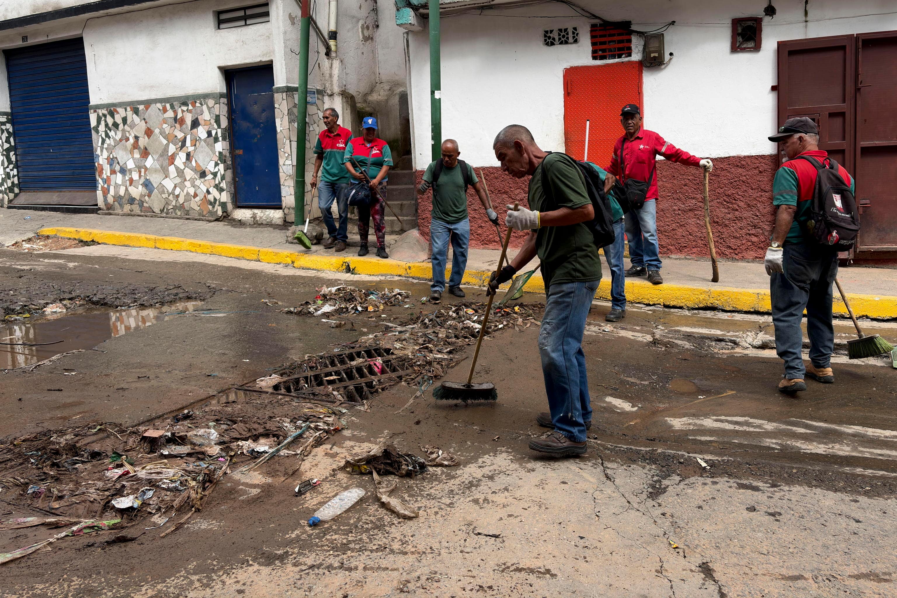 epa13187330 People clean up a street after heavy rains in Caracas, Venezuela, 23 August 2026.  EPA/MIGUEL GUTIERREZ