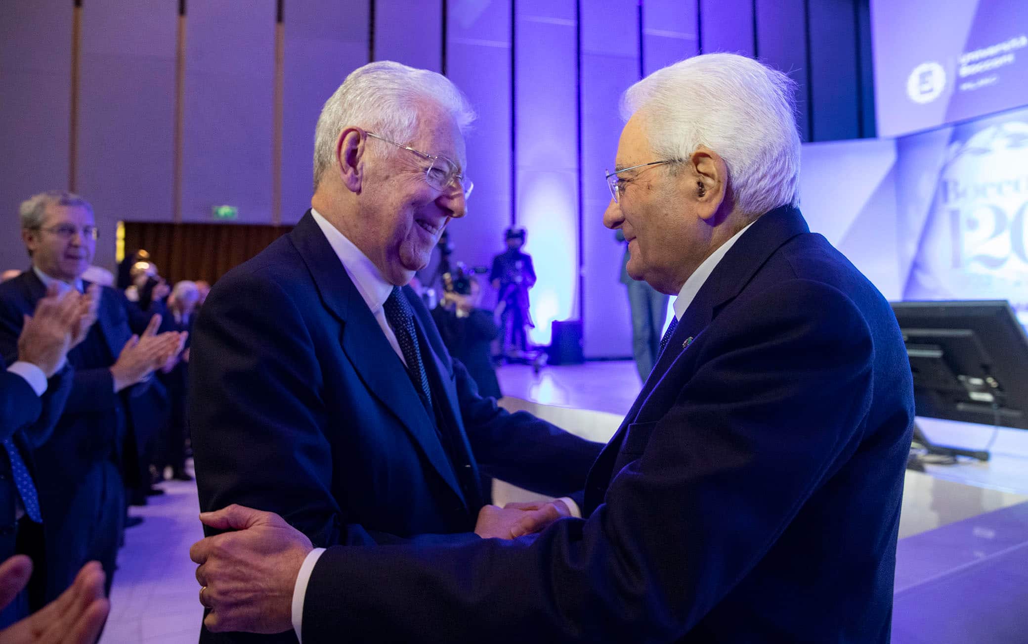 Il presidente della Repubblica Sergio Mattarella con Mario Monti, senatore a vita, in occasione della cerimonia dal titolo “La Bocconi, l’Italia, l’Europa. L’Università saluta Mario Monti', 7 dicembre 2022. ANSA/Francesco Ammendola - Ufficio per la Stampa e la Comunicazione della Presidenza della Repubblica +++ NO SALES, EDITORIAL USE ONLY +++ NPK +++