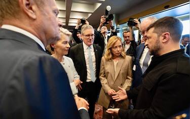 Ursula Von Der Leyen (II da S), Giorgia Meloni (C) e il presidente ucraino Volodymyr Zelensky a Tirana per il summit della Cpe, 16 maggio 2025. ANSA/FILIPPO ATTILI/US PALAZZO CHIGI +++ NO SALES, EDITORIAL USE ONLY +++ NPK +++