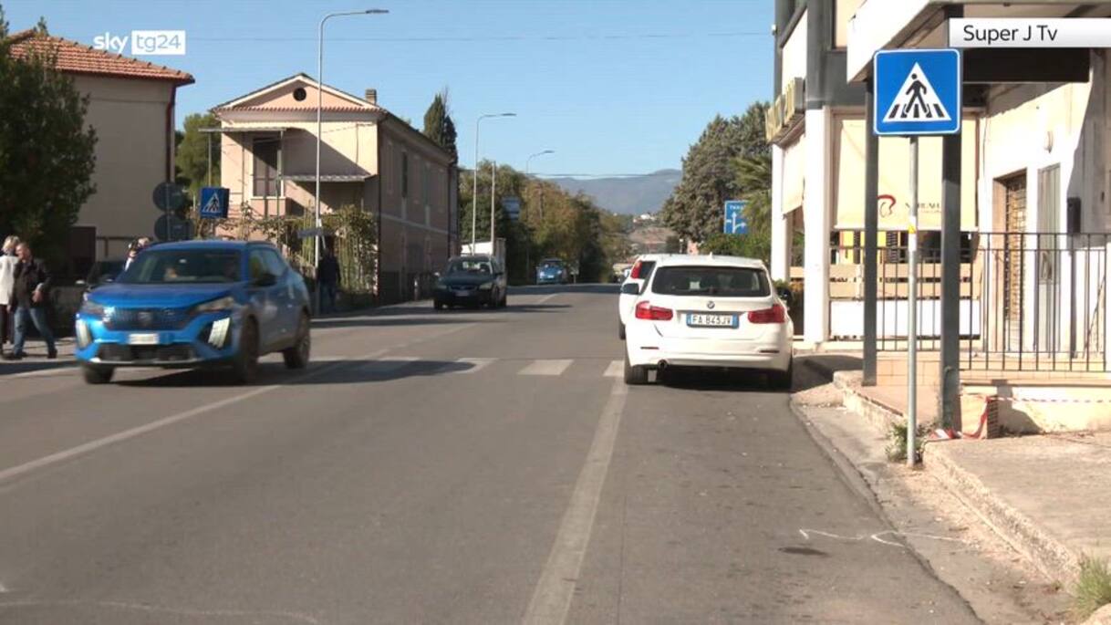 Teramo, donna travolta e uccisa da auto pirata: in fuga l'autista ...