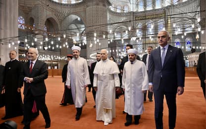 Pope Leo during a visit to the Sultan Ahmed Mosque (The Blue Mosque) Istanbul, Turkey, 29 November 2025. ANSA/ALESSANDRO DI MEO