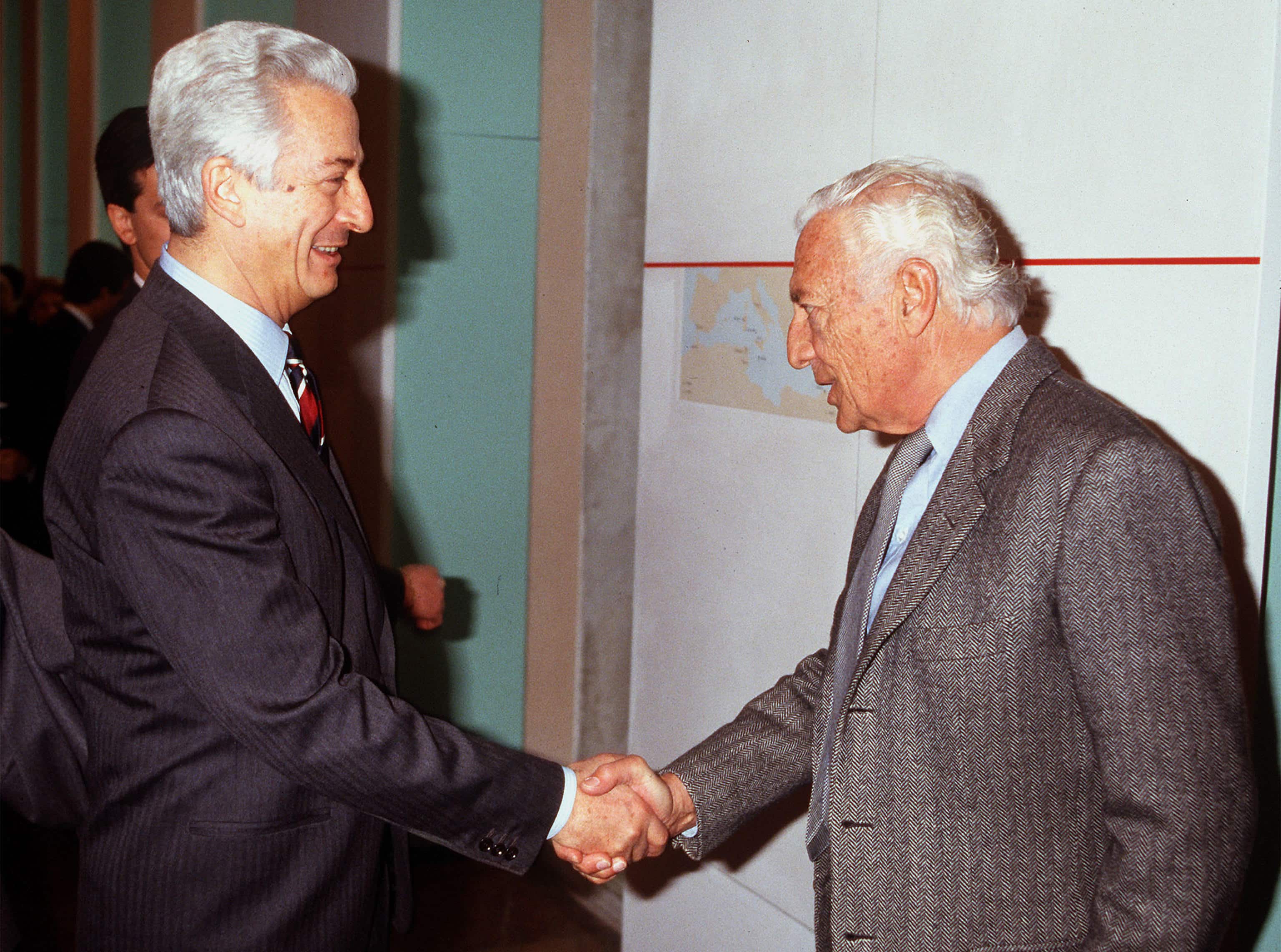 20021214-ROMA-ECO-FIAT:FRANZO GRANDE STEVENS VICE PRESIDENTE. Una foto d'archivio che ritrae nel marzo 1997, Giovanni Agnelli con il suo avvocato Franzo Grande Stevens, nominato ieri vicepresidente della FIAT.                          MARCELLINO RADOGNA/ANSA/BT