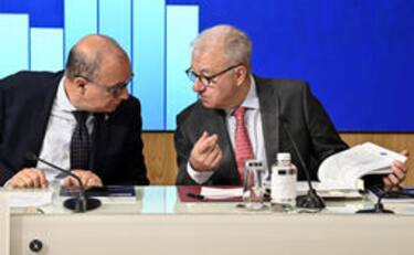 Il ministro dell'Istruzione Valditara e il sottosegretario Mantovano