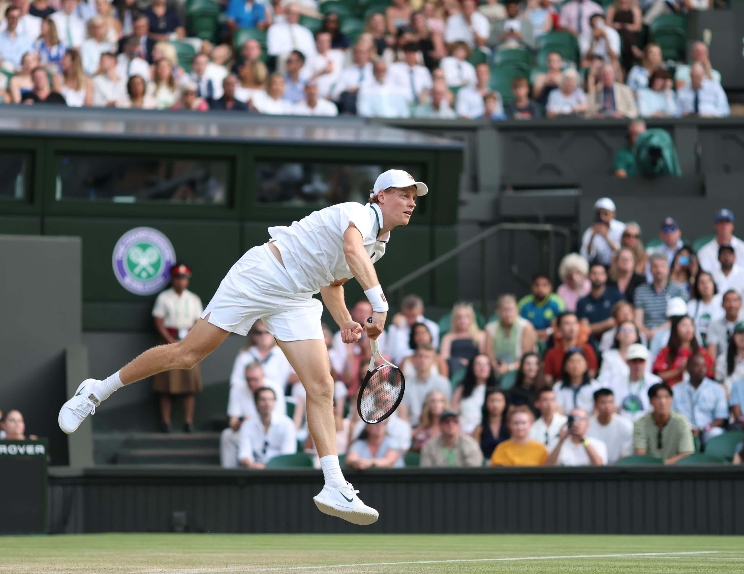 epa13089528 Jannik Sinner of Italy in action during his Men's Singles fourth round match against Shintaro Mochizuki of Japan at the Wimbledon Championships in London, Britain, 05 July 2026.  EPA/ADAM VAUGHAN