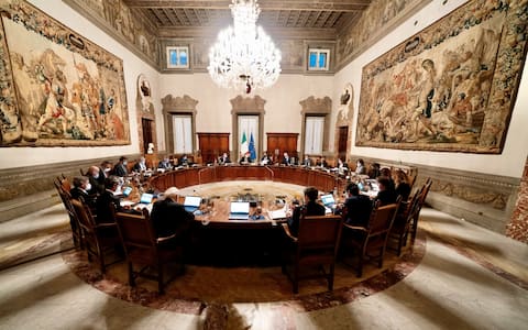 Nuovo decreto Covid oggi, il Dpcm di febbraio 2022 | Sky TG24