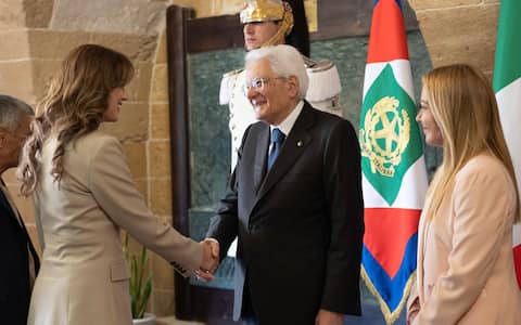 Il Presidente della Repubblica Sergio Mattarella accoglie Albulena Haxhiu Presidente ad interim del Kossovo in occasione della cerimonia di apertura dei XX Giochi del Mediterraneo Taranto 2026  
(foto di Francesco Ammendola - Ufficio per la Stampa e la Comunicazione della Presidenza della Repubblica)