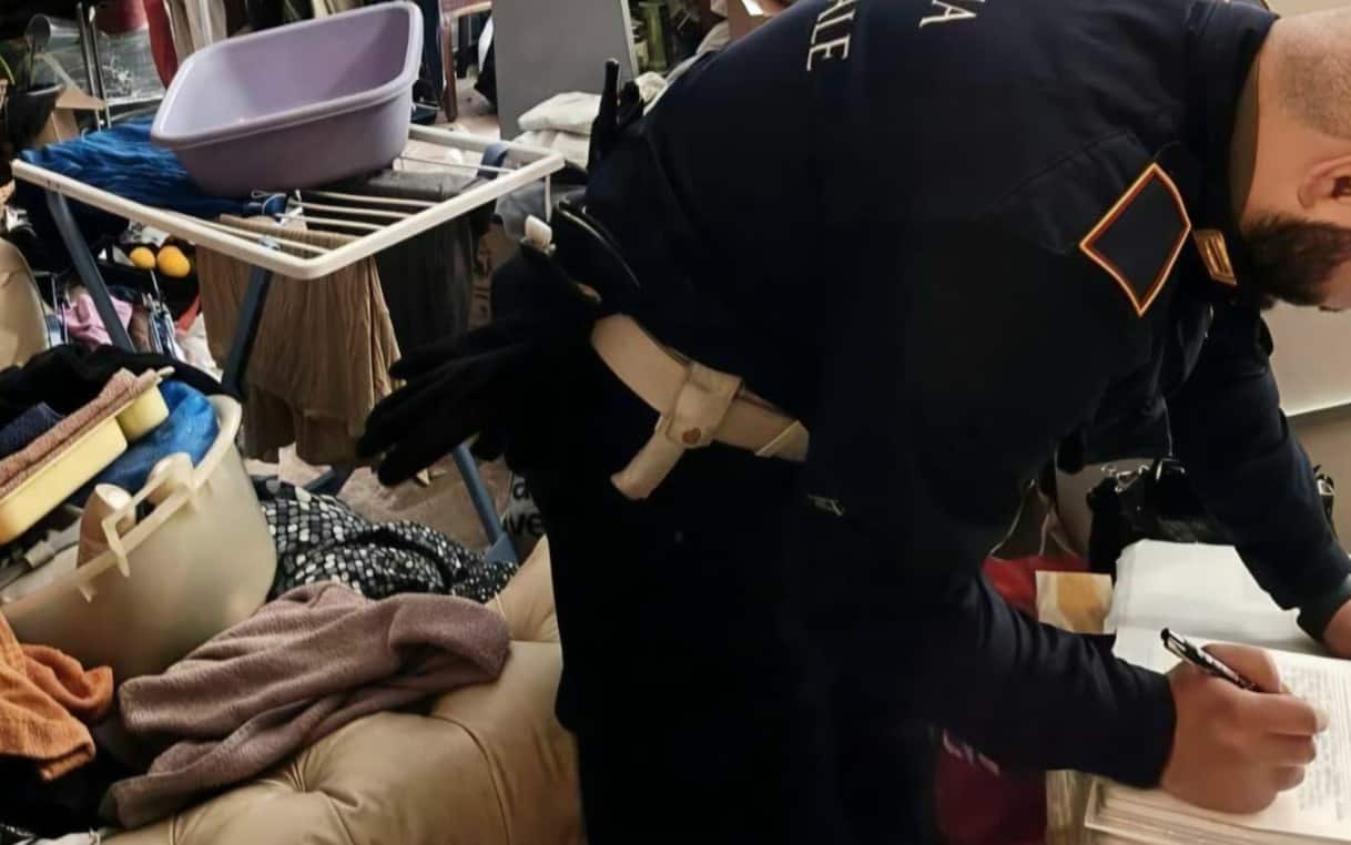 Roma, neonato di 15 giorni trovato tra droga e rifiuti: arrestato il compagno della madre