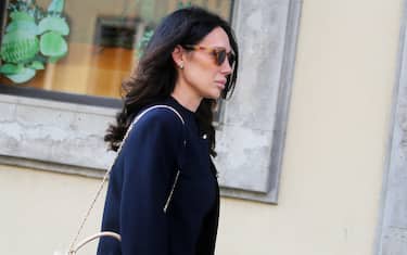 Nicole Minetti a passeggio in centro a Milano