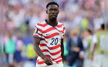 epa13079259 Folarin Balogun of USA leaves the pitch after receiving a red card during the FIFA World Cup 2026 Round of 32 match USA against Bosnia and Herzegovina, in San Francisco, Califronia, USA, 01 July 2026.  EPA/BENJAMIN FANJOY