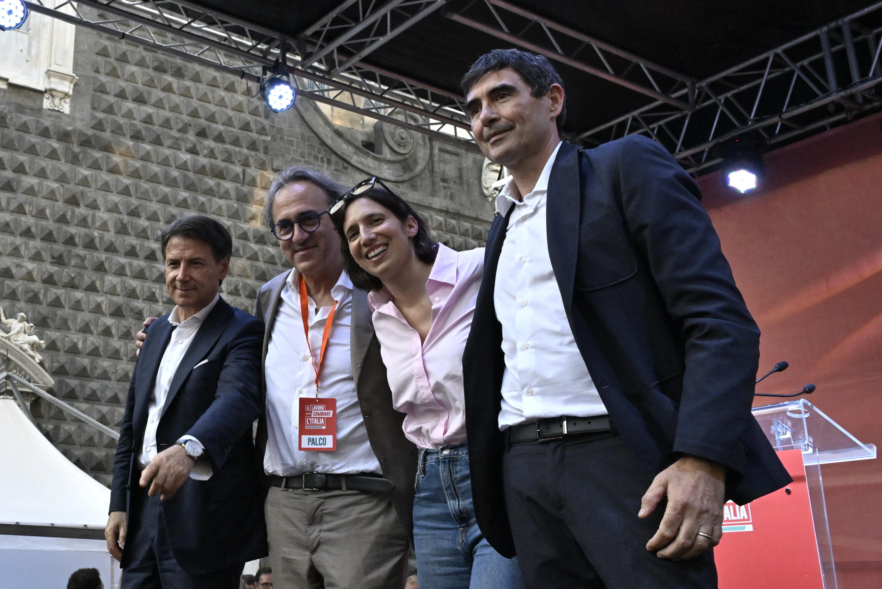 Da sinistra, Giuseppe Conte, Angelo Bonelli, Elly Schlein e Nicola Fratoianni durante una manifestazione del campo largo in piazza del Gesù, a Napoli, 8 luglio 2026. ANSA/CIRO FUSCO