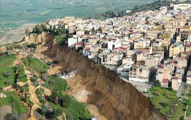 Un'immagine della frana a Niscemi